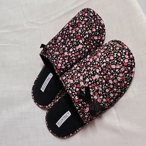 NWOT Ellen Tracy Pink Floral on Black Slippers House Shoes Women's L